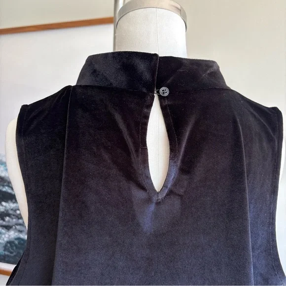 LOFT Black Sleeveless Muscle Tee - Picture 5 of 8